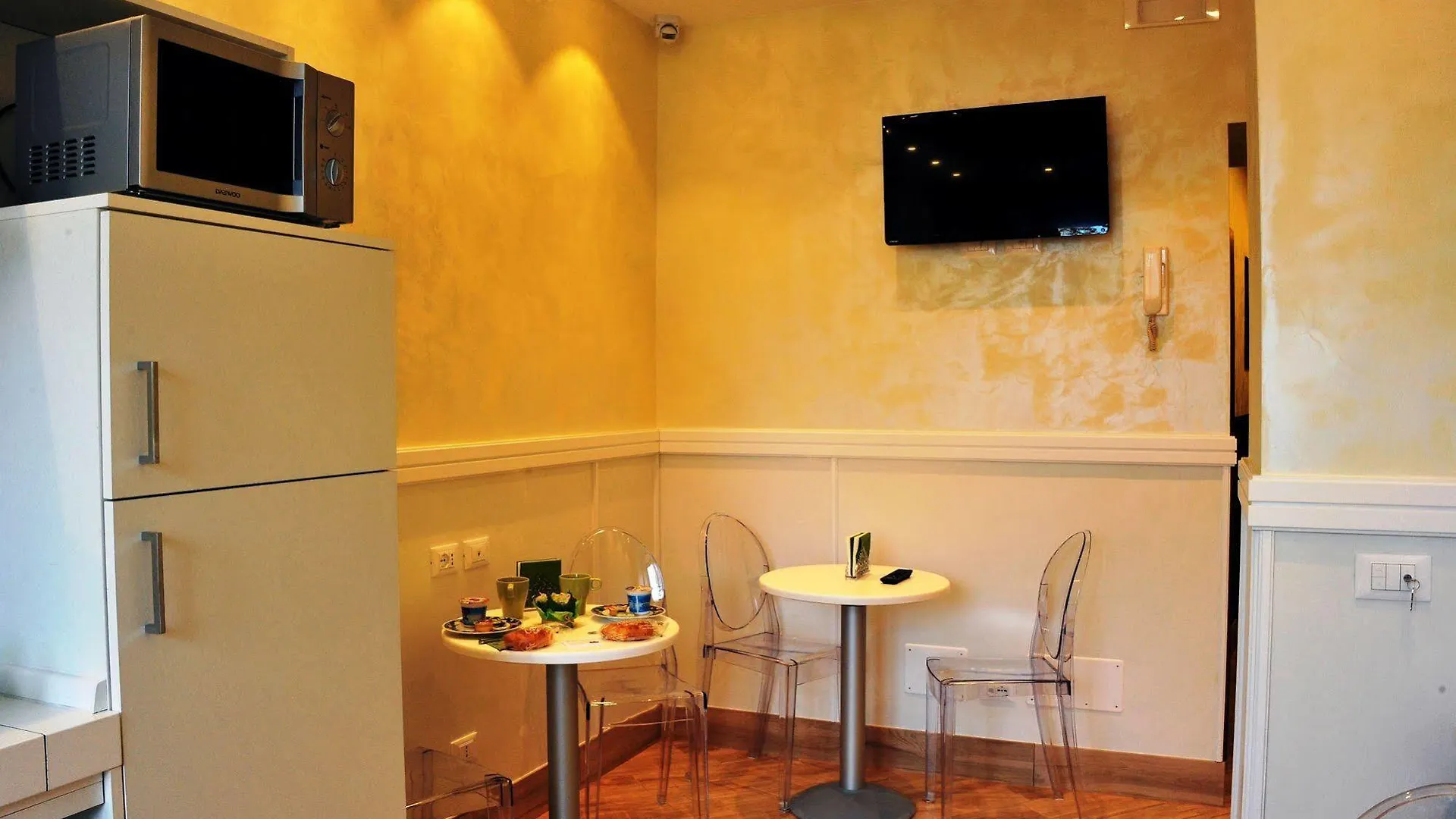 Bed and Breakfast Residenza Matteucci Рим 2*,  Италия
